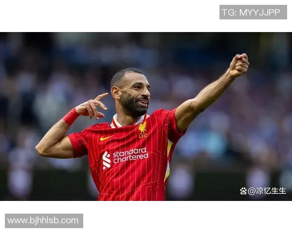 哪位世界级足球球星近期现身北京引发球迷热议与广泛关注