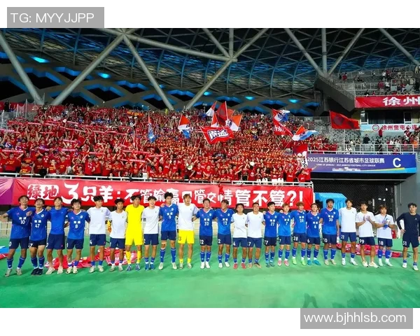 足球球星喜迎女儿降生全家幸福洋溢场面温馨感人