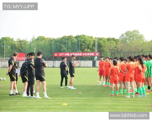 足球球星步频解析：如何通过步频提升运动表现与竞技水平